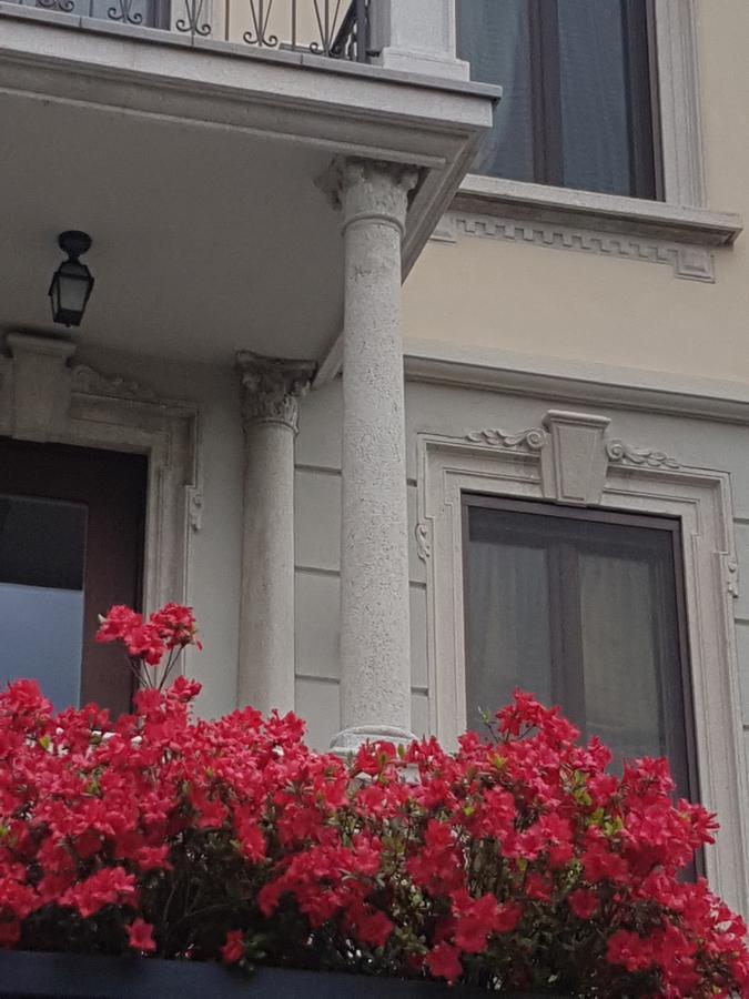 Villa Chiara B&B Biandronno Екстер'єр фото