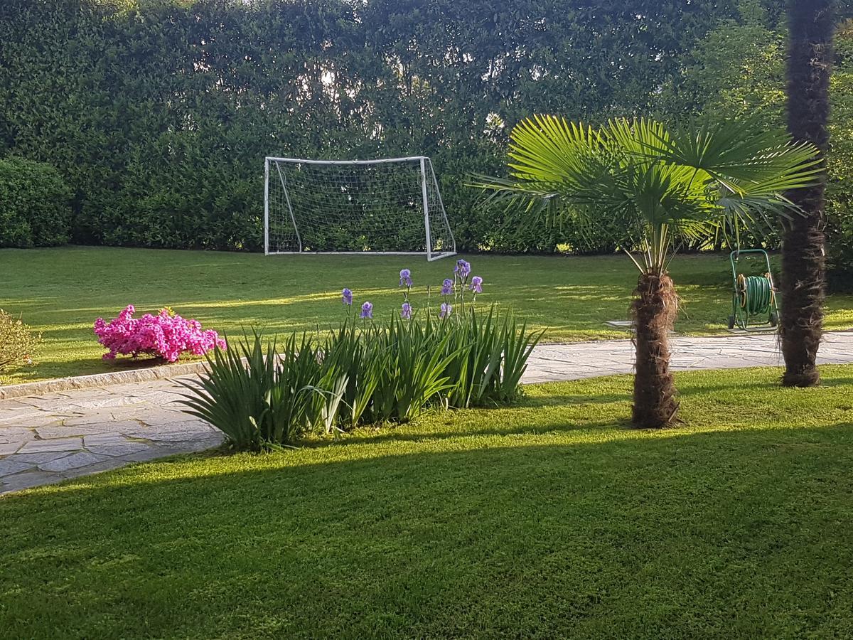 Villa Chiara B&B Biandronno Екстер'єр фото