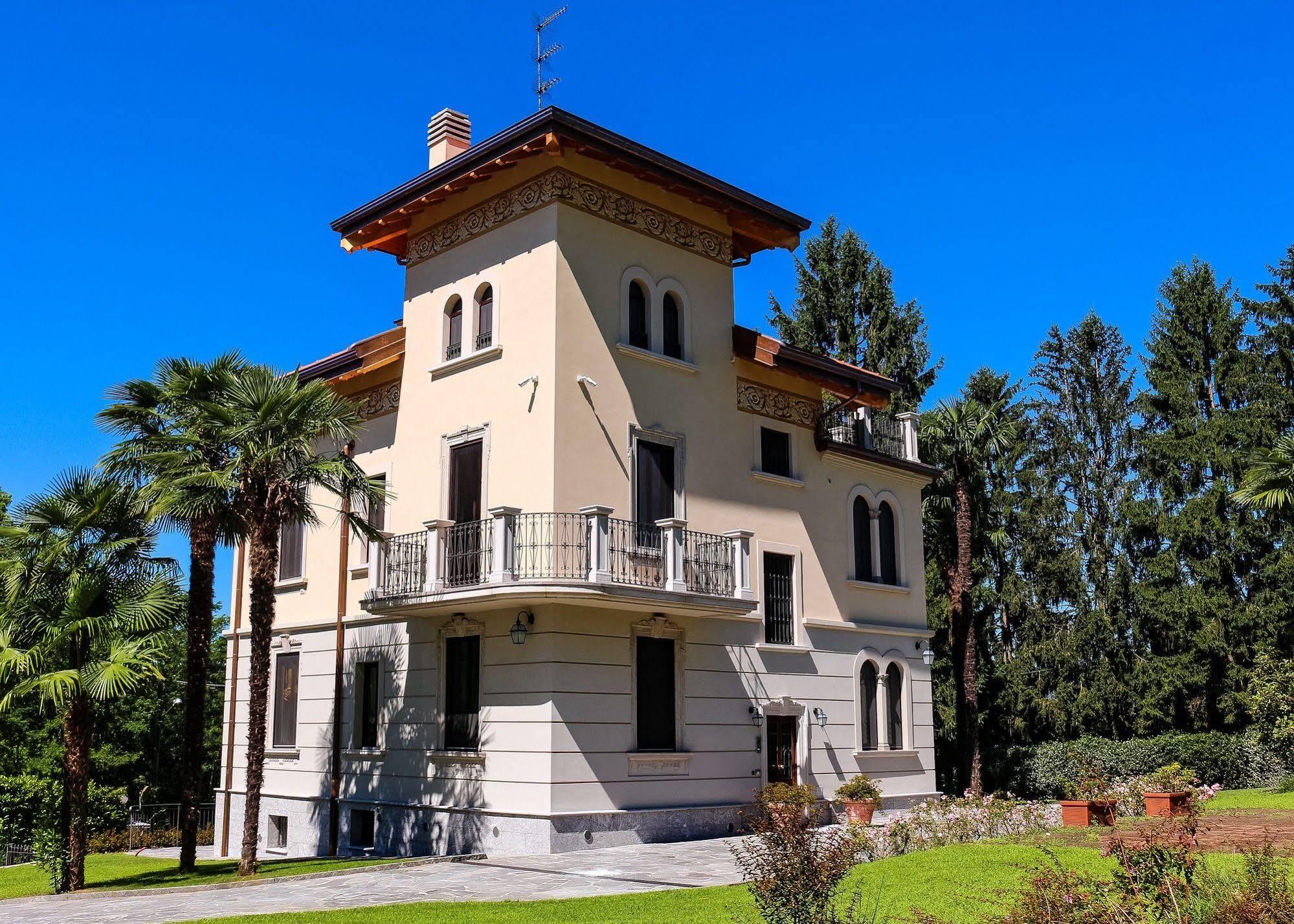 Villa Chiara B&B Biandronno Екстер'єр фото