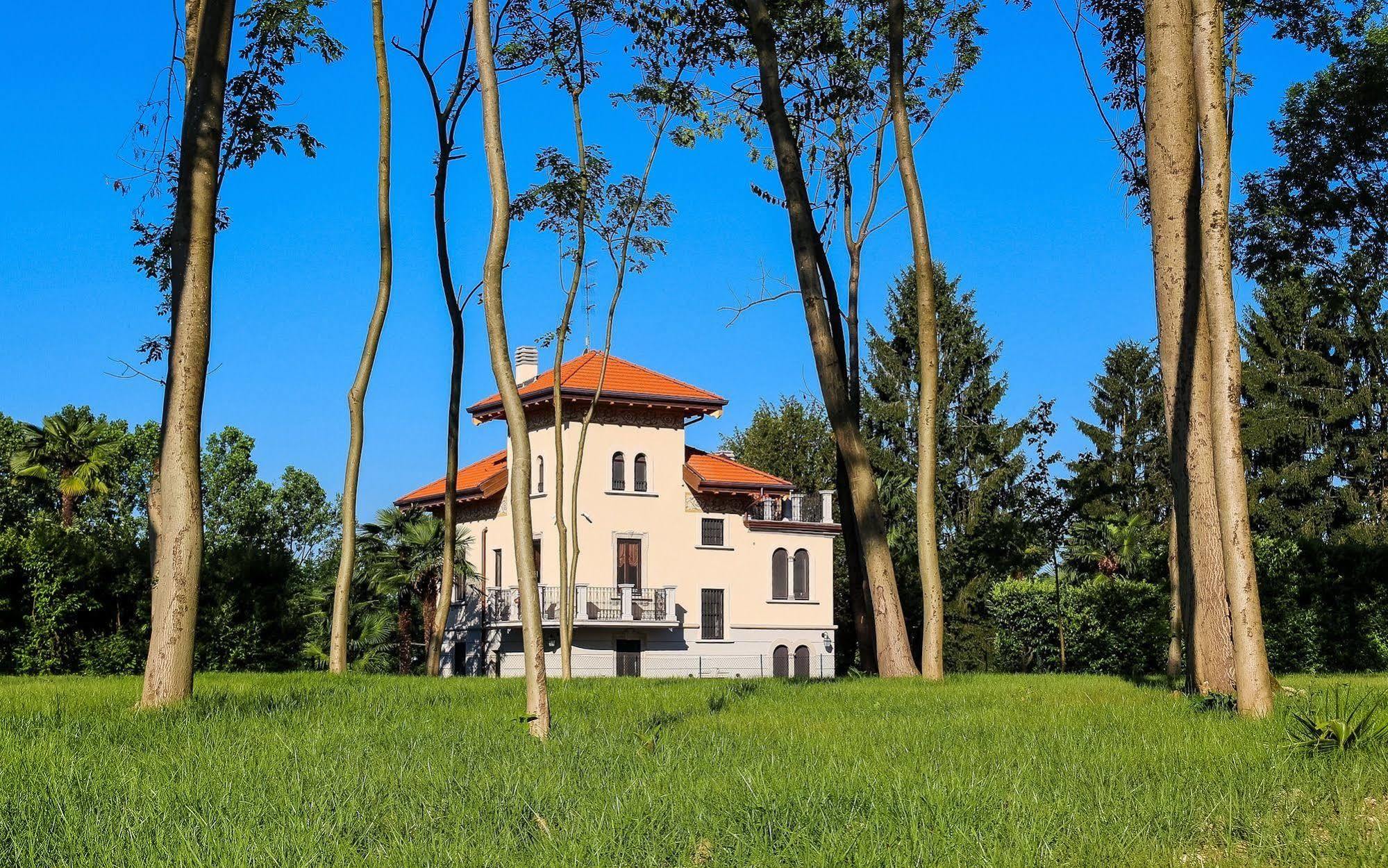 Villa Chiara B&B Biandronno Екстер'єр фото