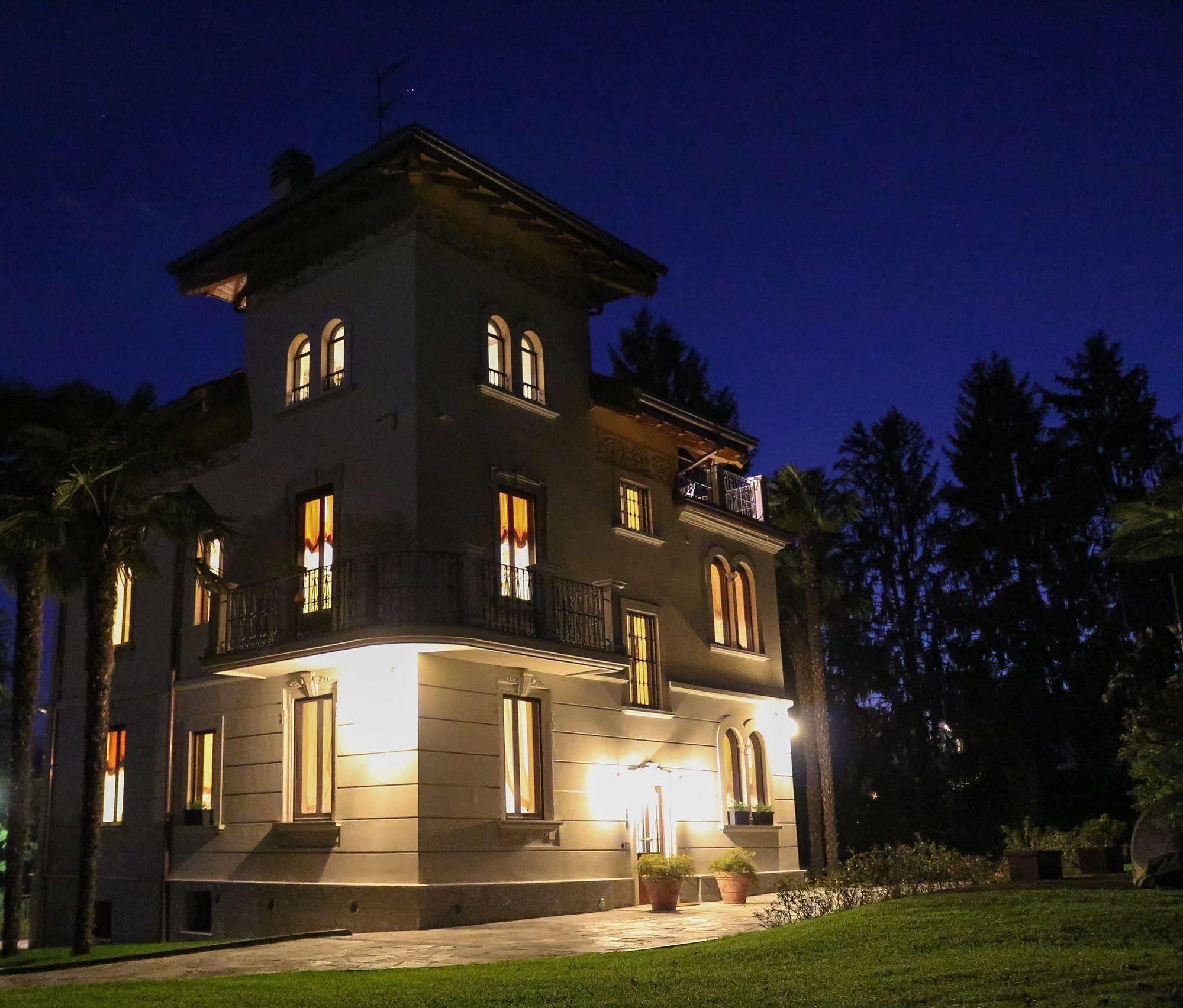 Villa Chiara B&B Biandronno Екстер'єр фото