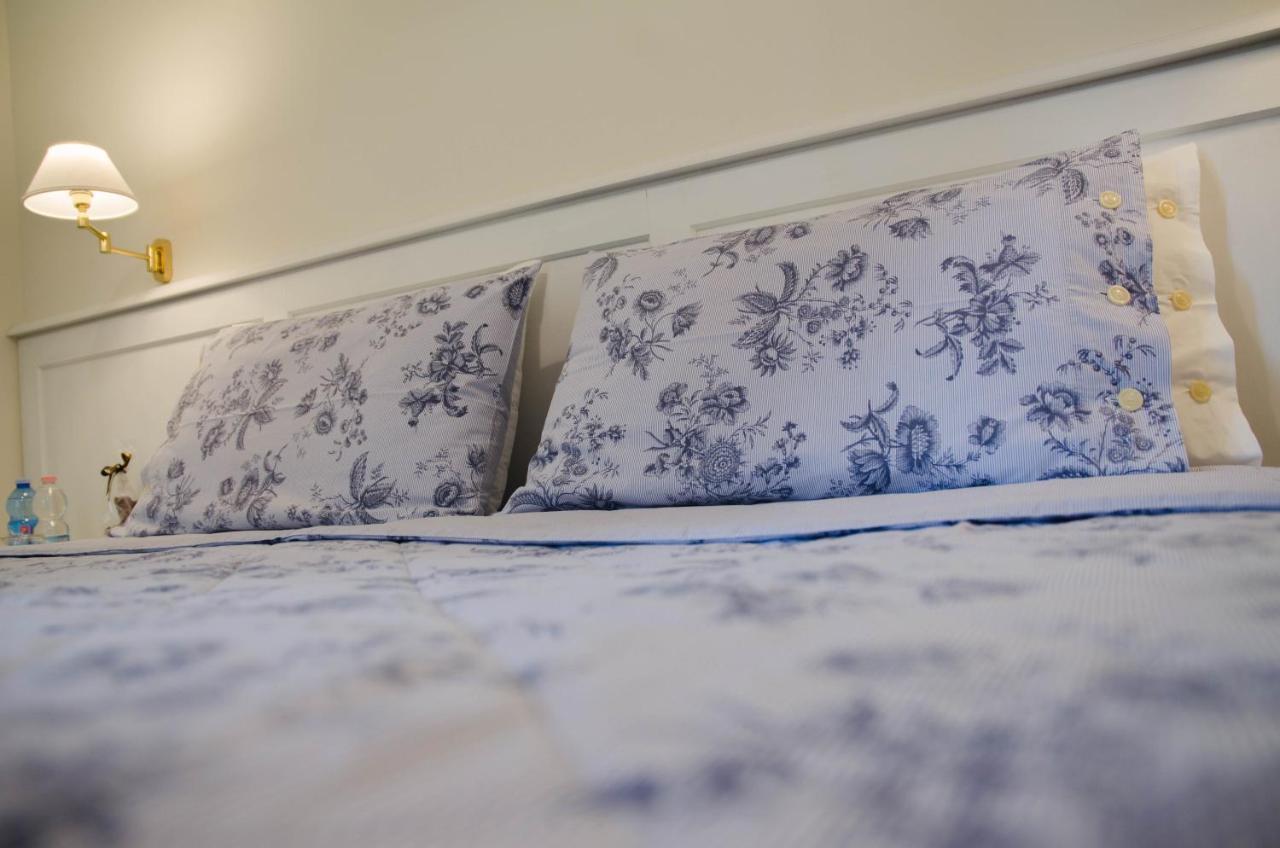 Villa Chiara B&B Biandronno Екстер'єр фото